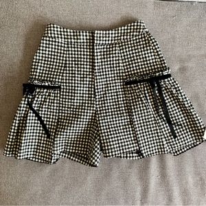 Black & white gingham short shorts w/ ruffles and velvet bow s
